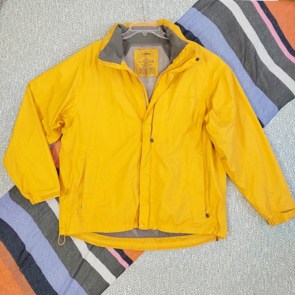 L.L. Bean Men's Yellow 'StowAway' Hooded Raincoat - Picture 3 of 16